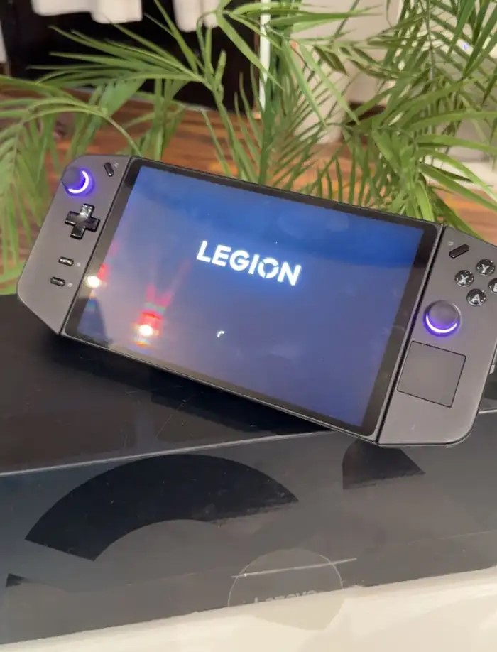جهاز لينو و legion go بالكرتون