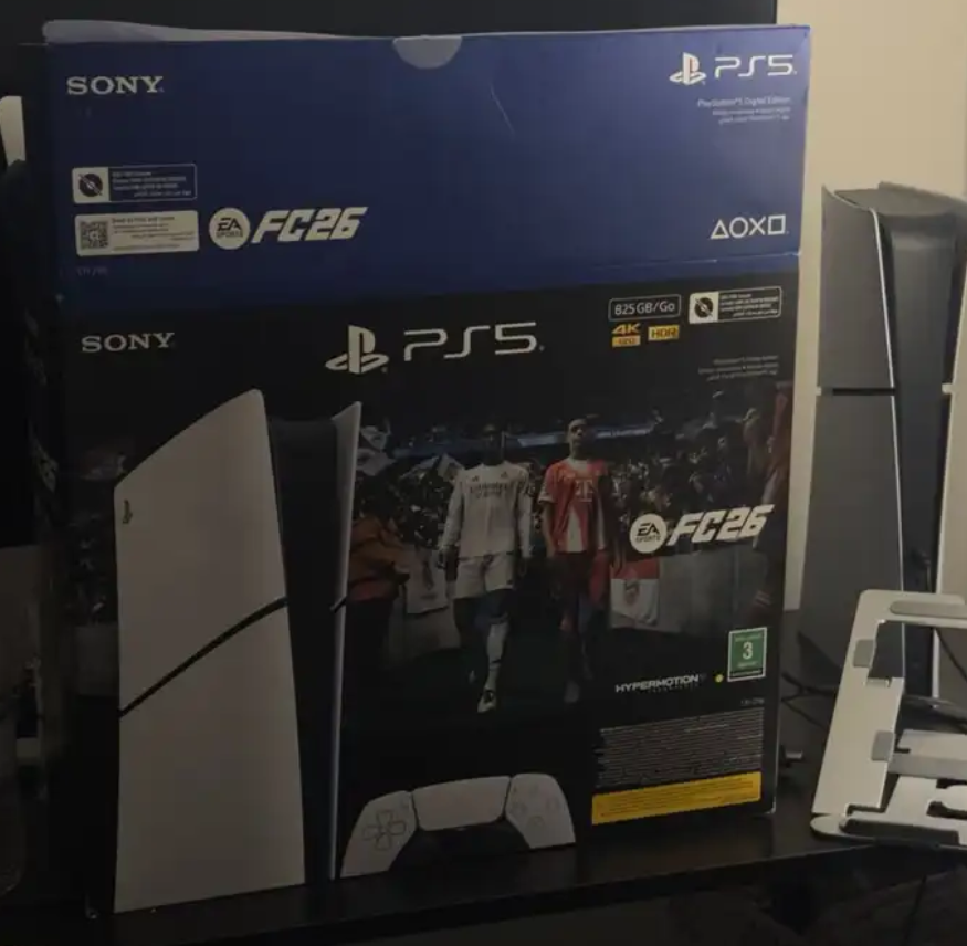 بلايستيشن 5 PS5 ديجيتال نظيف جدًا مع الكرتون وجميع الأغراض