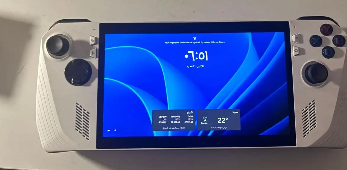 Asus ROG Ally RC71L Gaming Handheld جهاز