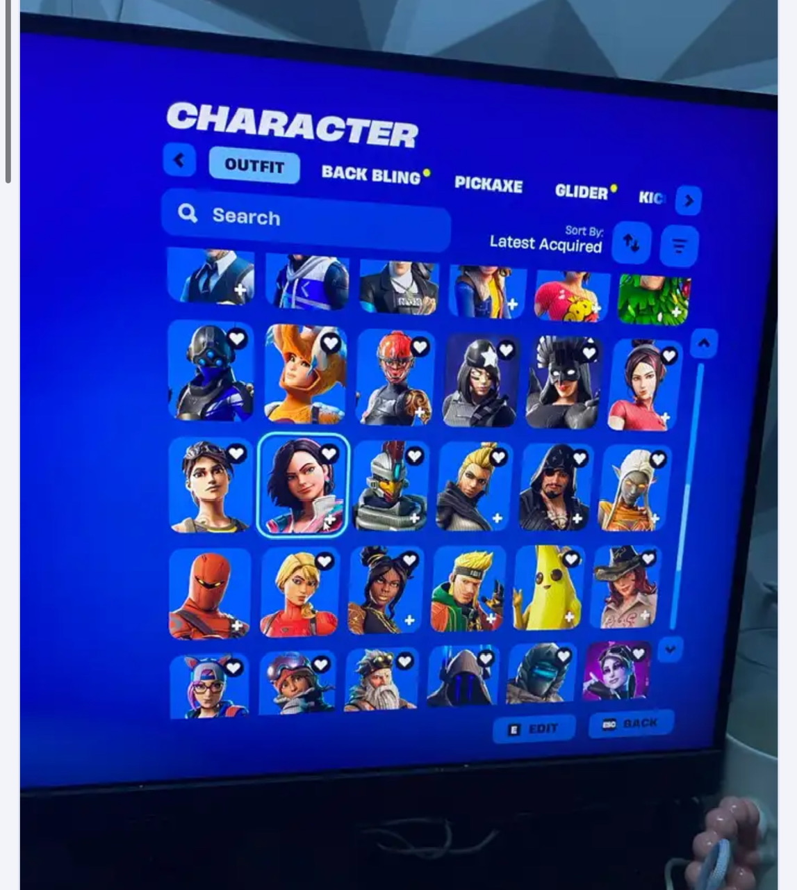 حساب فورت فيه ستور و اشياء كثير