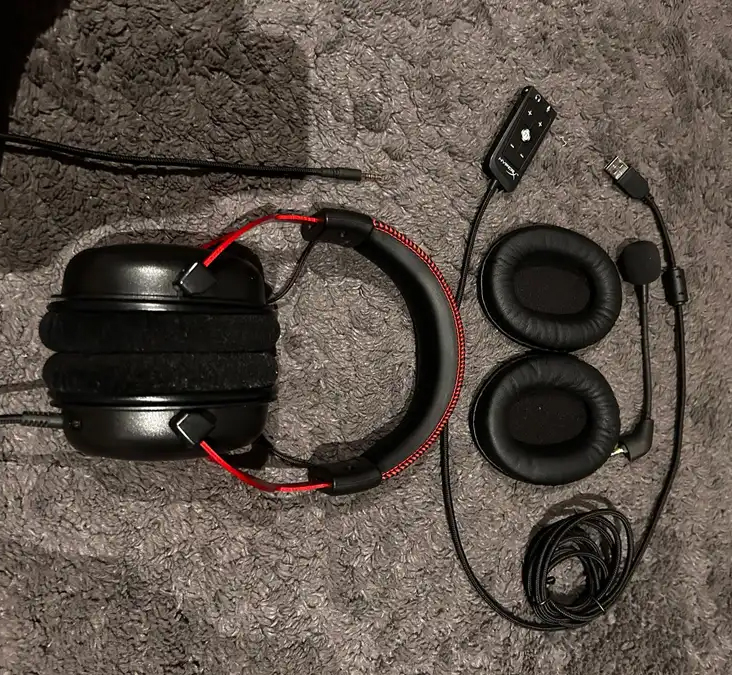 للبيع سماعة HyperX Cloud II