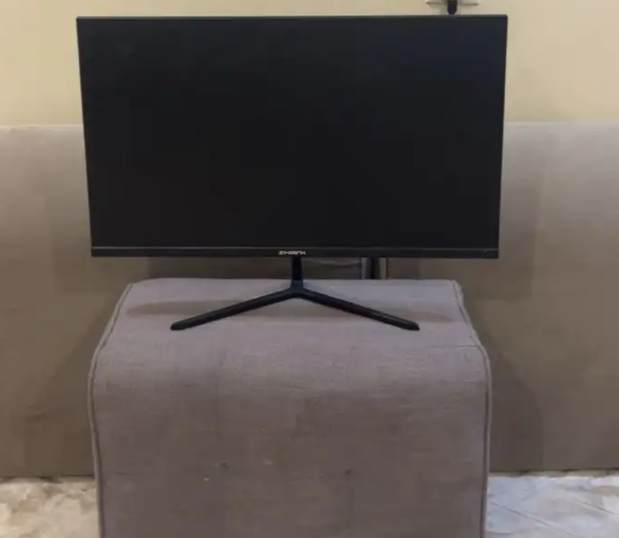 شاشه قيمنق شاريها قبل شهر ونص