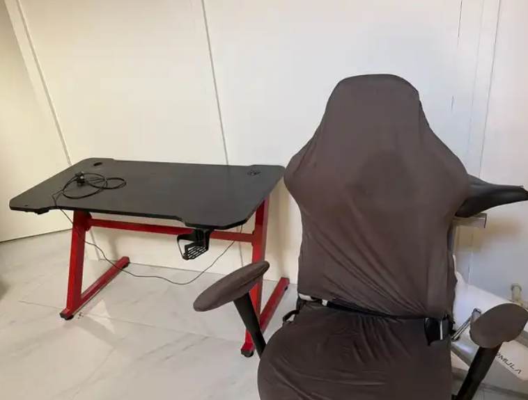 طاوله وكرسي قيمنق