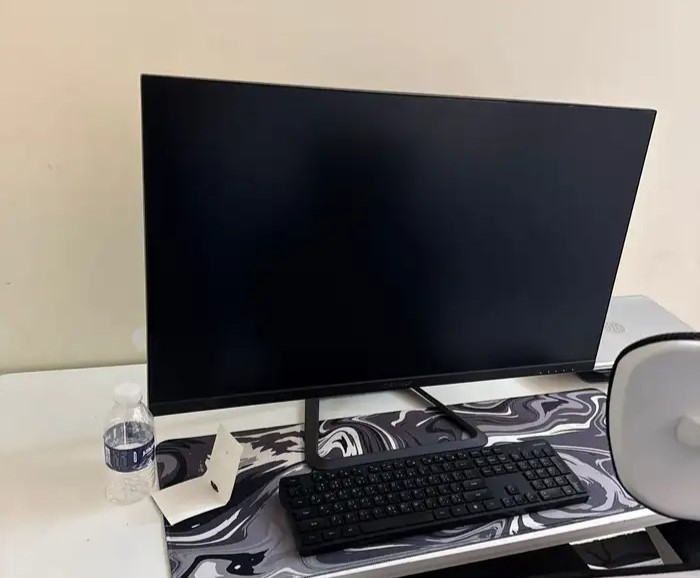 شاشة GAMEON 32 بوصة QHD 165Hz IPS للألعاب - نظيفة جداً