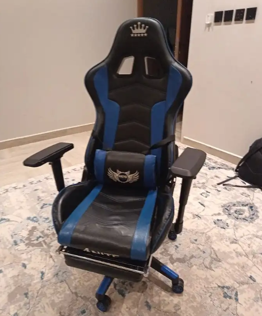 gaming chair mildly used كرسي قيمنق مستعمل استعمال خفيف