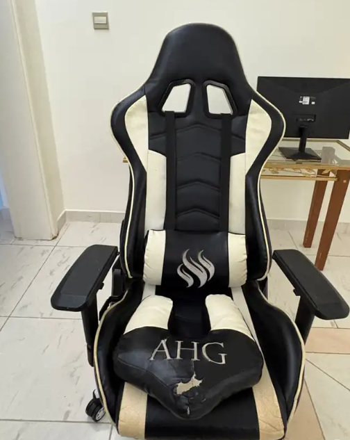 طاوله وكرسي قيمنق ahg