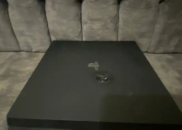 سوني 4برو يجي معاه 2 شريط