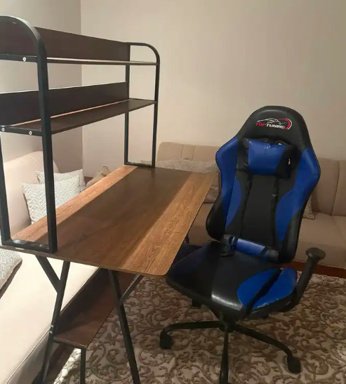 طاوله مع كرسي بقيمه 150 ريال جديده ونظيفه