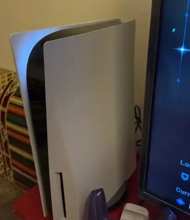 بلايستيشن 5 نسخة الcd مساحة 4tb