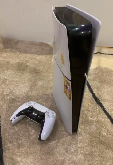 بلاي ستيشن 5 نسخه 825 جيجابايت