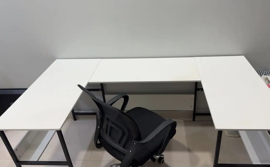 طاولة وا كرسي قيمنيق