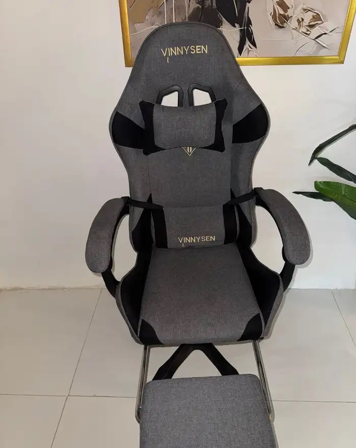 كرسي قيمنق (Gaming Chair) من نوع VINNYSEN بحالة ممتازة وجدي