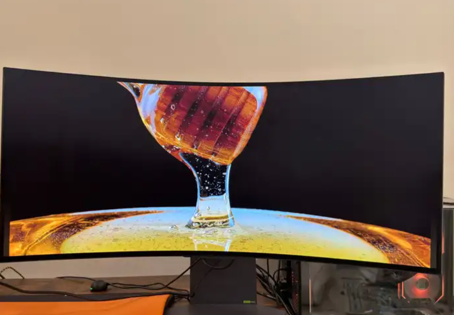 شاشة LG UltraGear OLED منحنية 34 بوصة 240Hz - اوليد - وايد