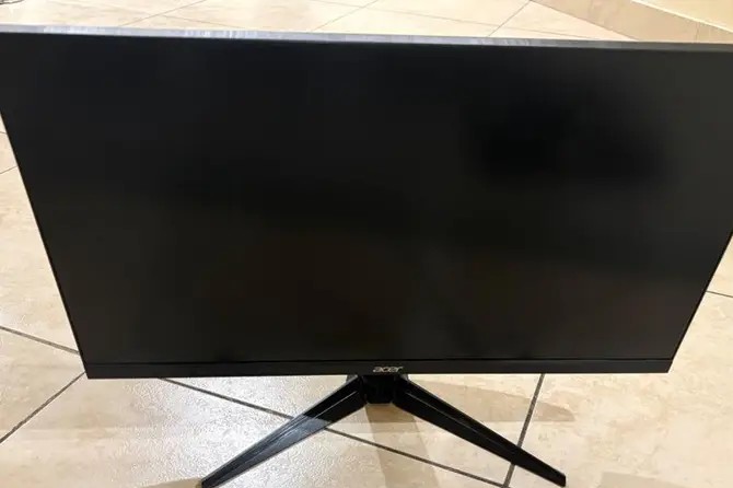 شاشة قيمنق لعب من شركة acer استعمال حشمه